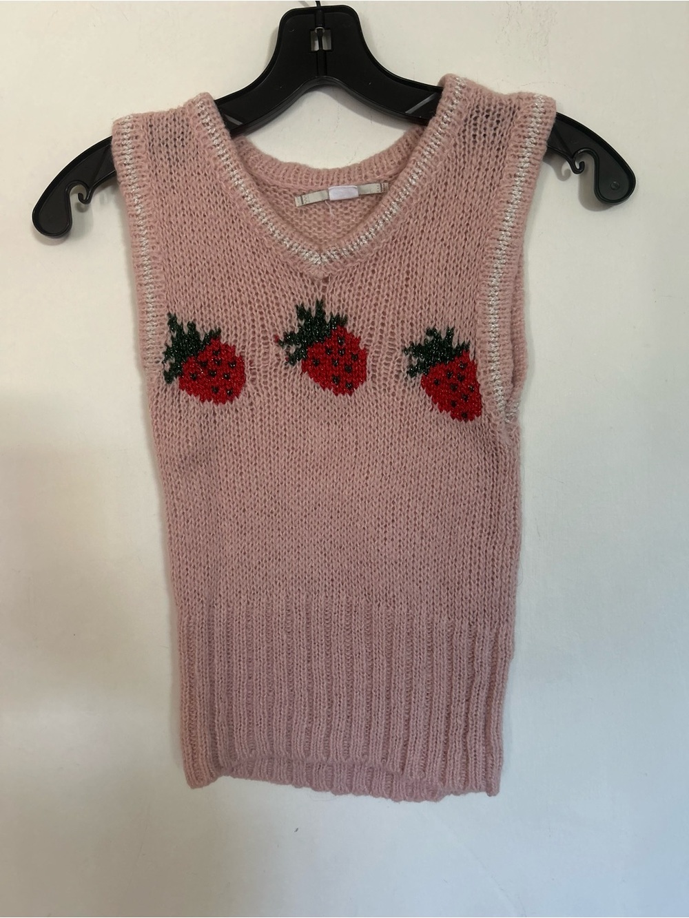 Kimchi Blue Jones Pink Sparkly Strawberry Printed Sweater Vest
Knit Size XS